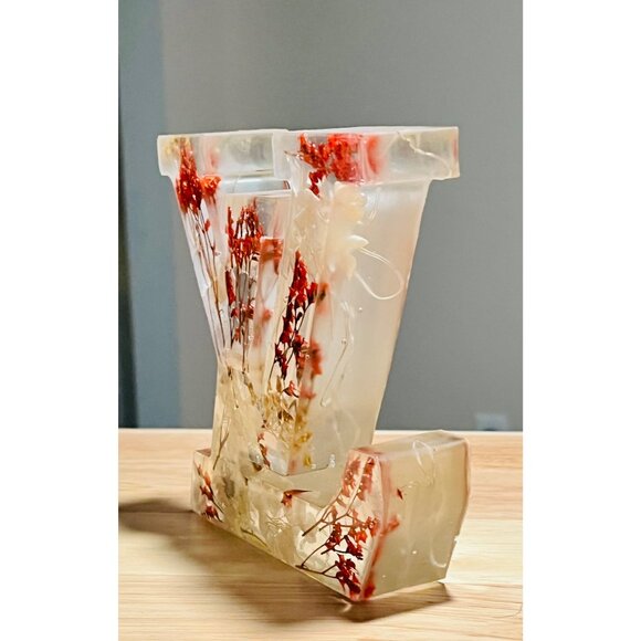 Decorative Resin Letter "LV" With Preserved Red & White Flowers - Picture 2 of 5